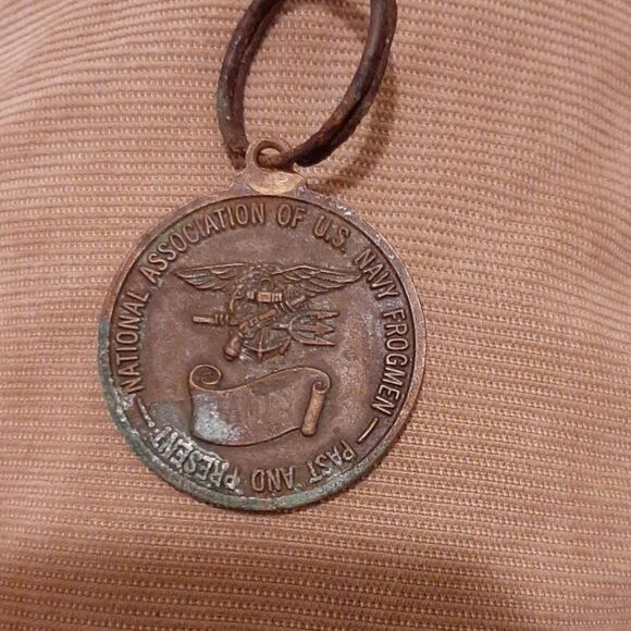 Navy Seals UDT bronze medallion key chain - Picture 3 of 4